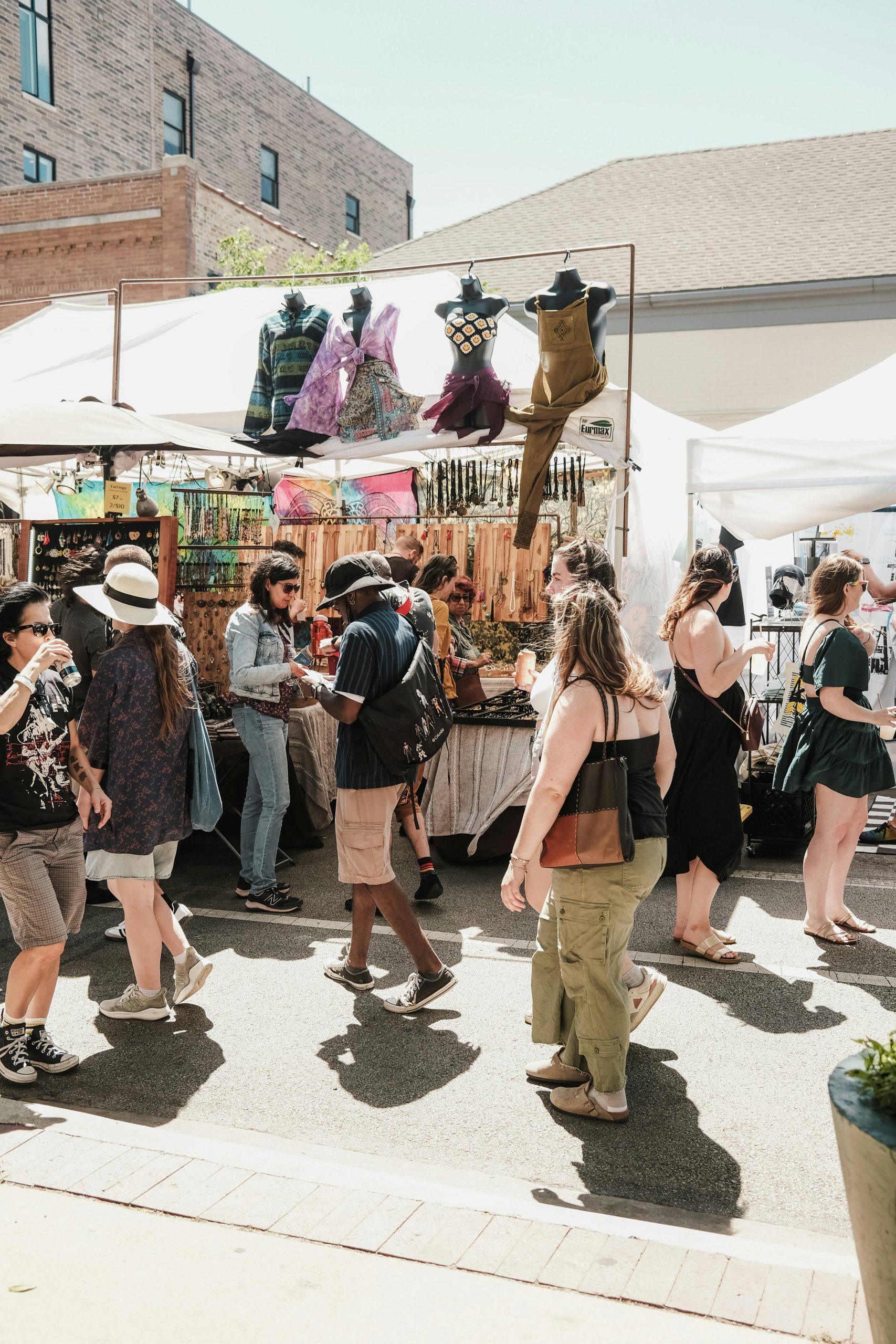 Travel Guide to Chicago Chicago festival with vibrant atmosphere