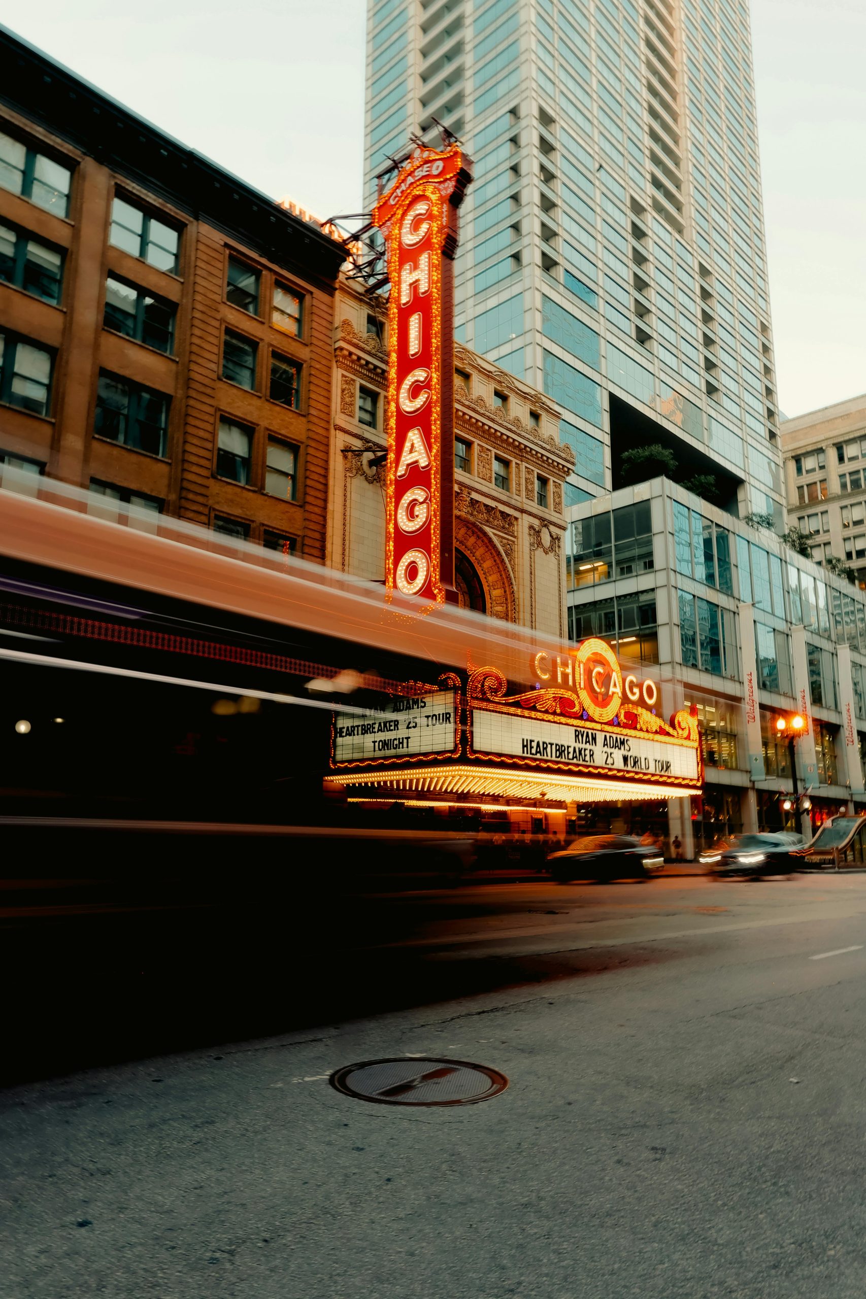 Travel Guide to Chicago Chicago skyline with iconic architecture